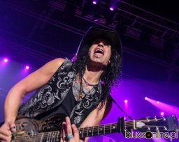 Eric Sardinas &amp; Big Motor (25)